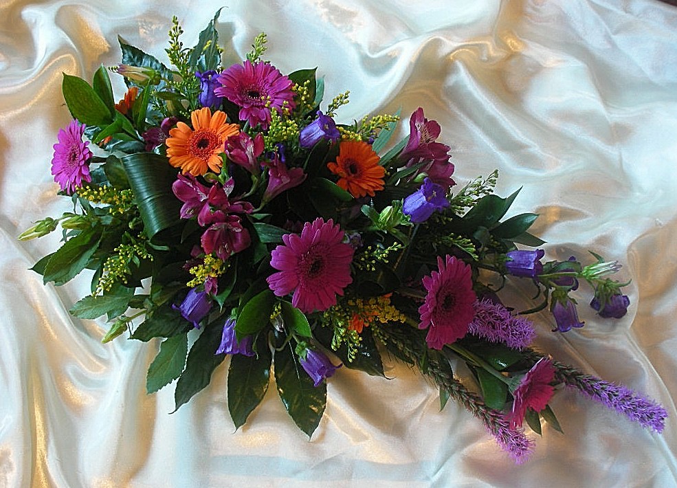 Single ended funeral spray