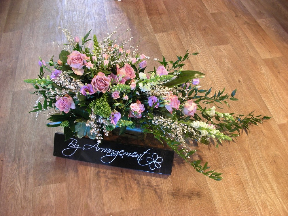 Single ended funeral spray pinks