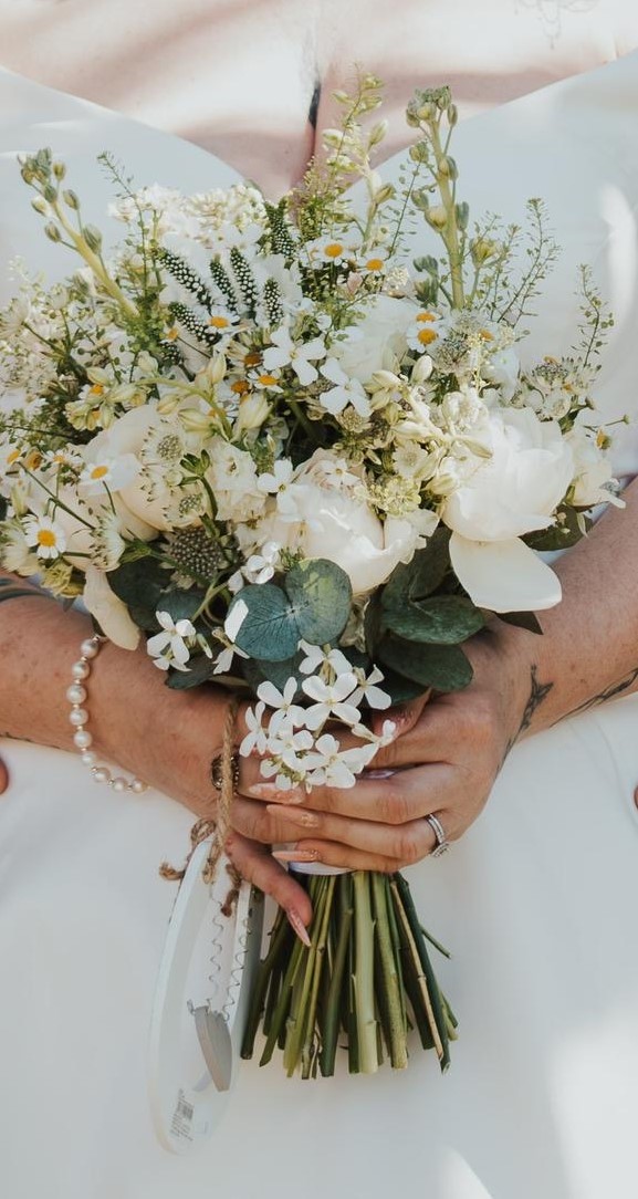 Bridal bouquet whites